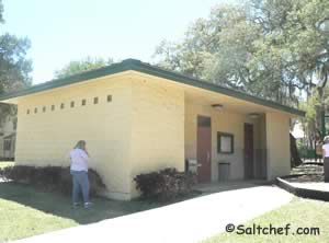 restrooms near spring park pier