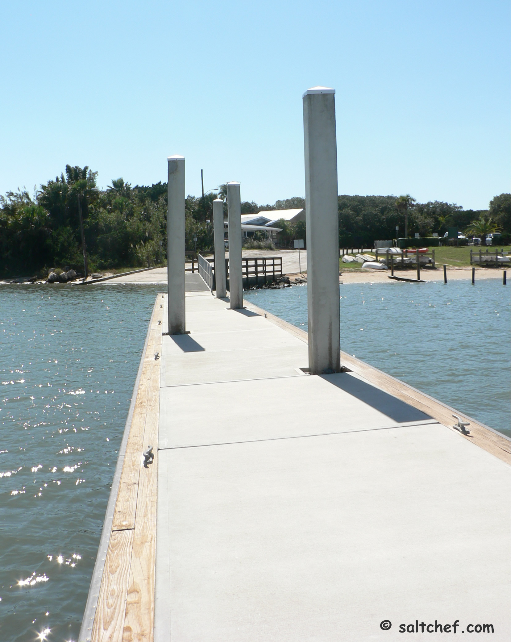 floating courtesy docks at boat ramp at lighthouse park