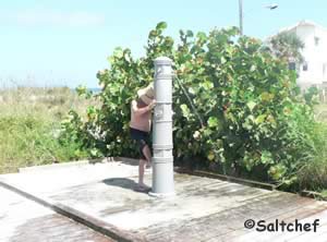 rinsing showers at grayce kenemer beachfront park 32169