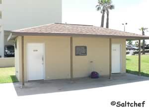 restrooms at larry foroni park daytona beach shores